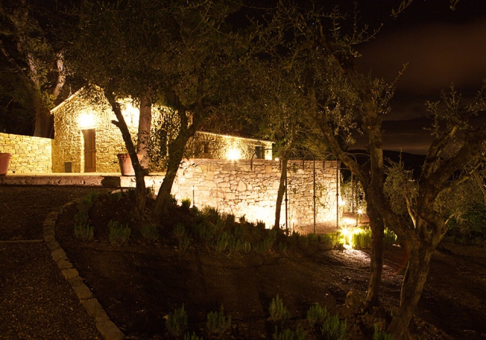 il Fienile bei Nacht